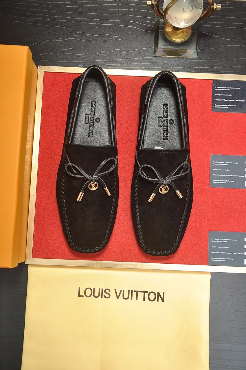 Men's men's shoes 💰420💶 [LV Doudou shoes] (water-dyed cowhide lining) new model is on the market, available on the official website. The new Doudou shoes are processed into single-color materials, and the uppers are made of imported cowhide material. The body of the shoe is fully hemmed with mark thread, and is lined with imported original cowhide leather. The elegant shoe shape is super suitable for all-matching, and the size is 38-44.